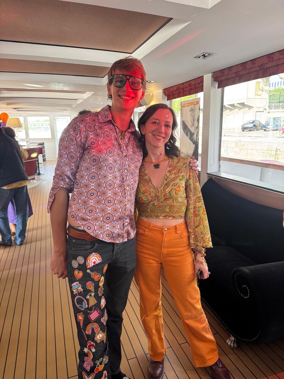 Chloé & Gaspard à une soirée années 70